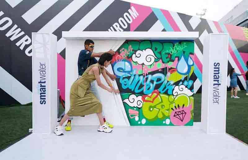 wall art where models pose at jio world drive lakme fashion week 2020 with smartwater 3d graffiti done by wicked broz
